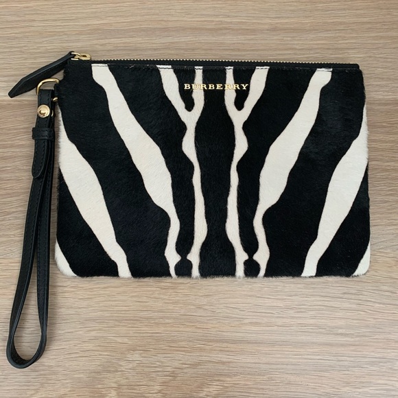 NEW! Authentic Burberry Zebra Wristlet - Picture 2 of 2